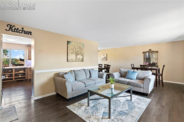 2909 Escapardo Place