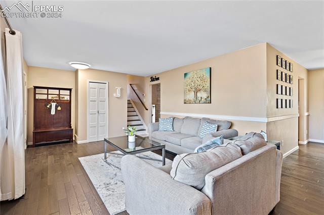 2909 Escapardo Place