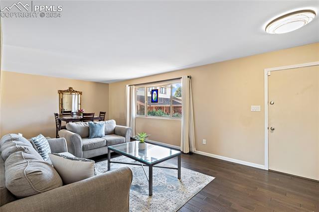 2909 Escapardo Place