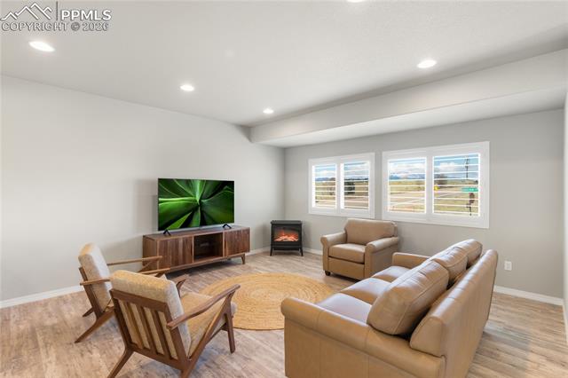 7408 Rufous Fronted View