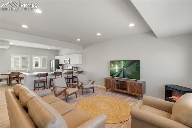 7408 Rufous Fronted View