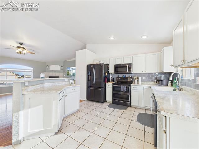 1253 N Stratton Drive