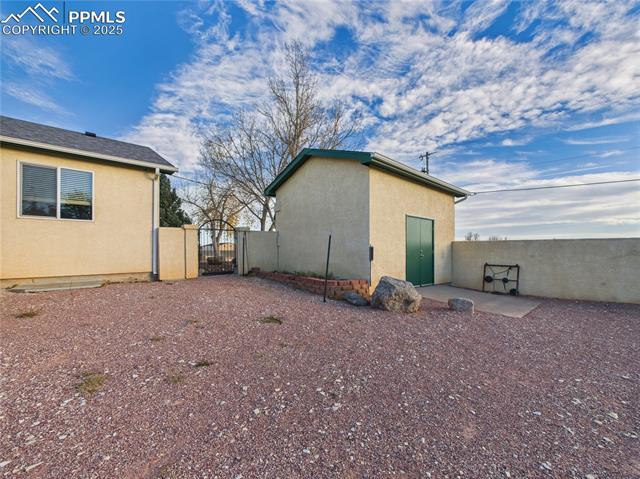 1253 N Stratton Drive