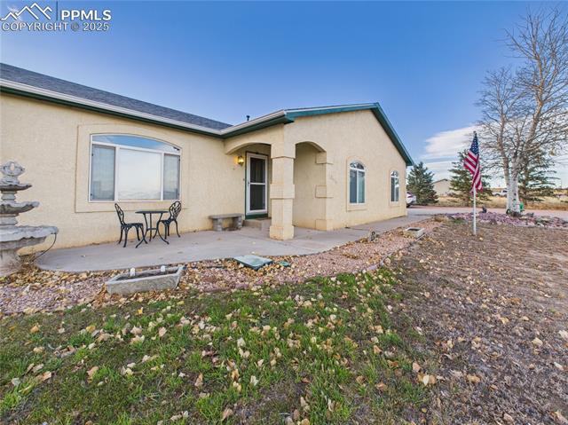 1253 N Stratton Drive
