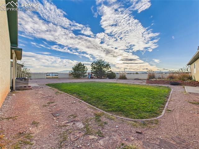 1253 N Stratton Drive