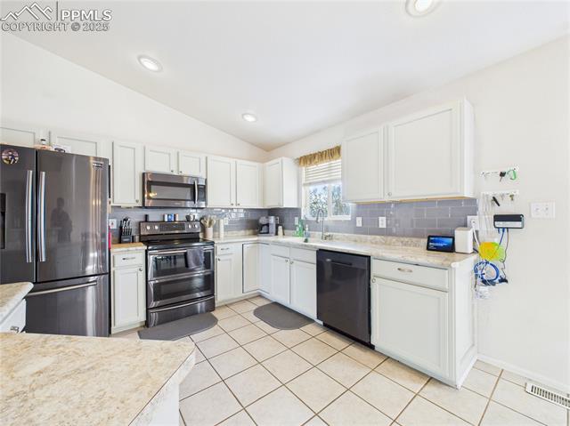1253 N Stratton Drive