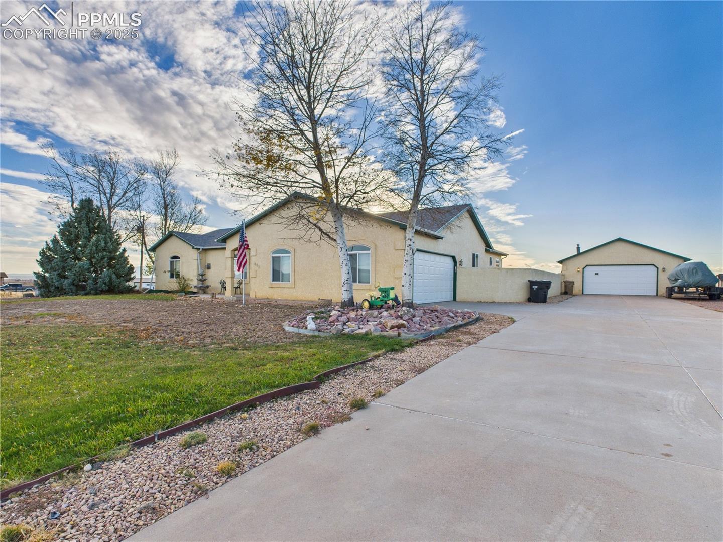 1253 N Stratton Drive