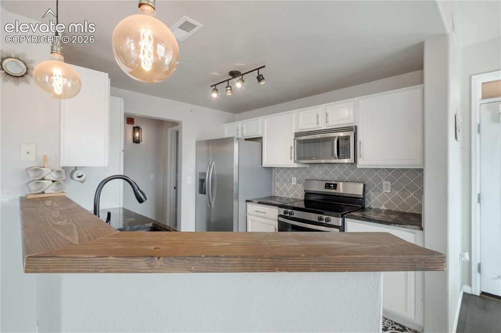 605 Cougar Bluff Point 202