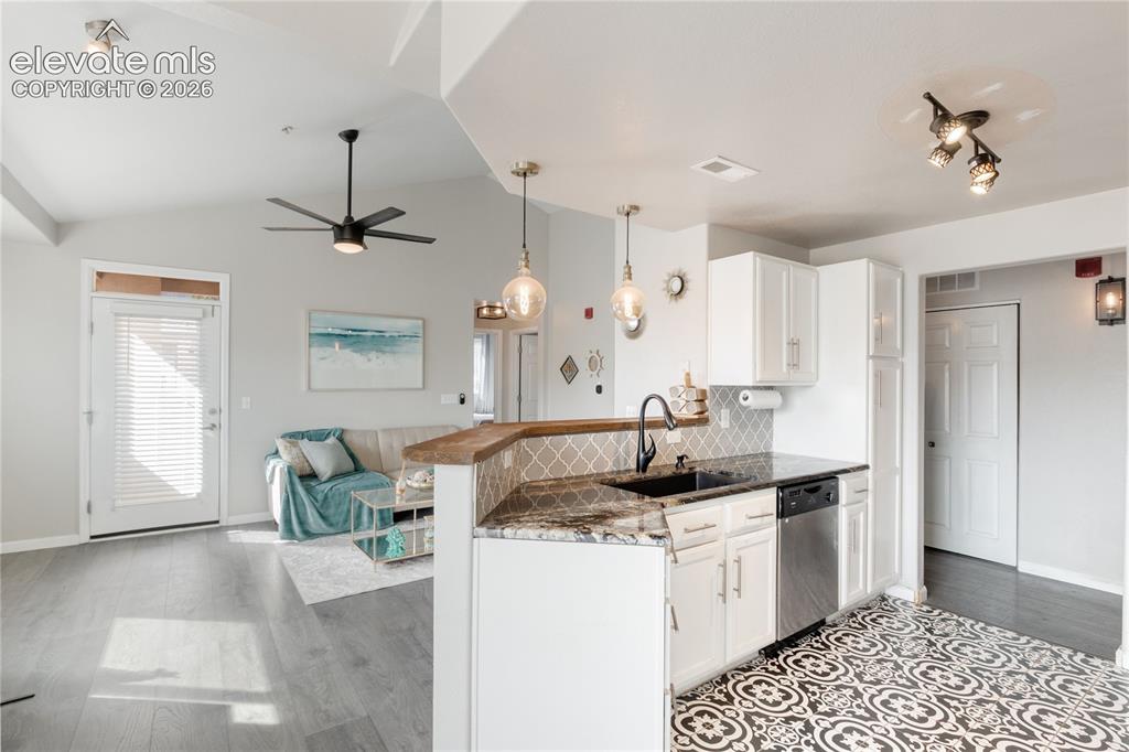 605 Cougar Bluff Point 202