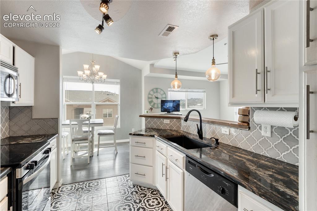 605 Cougar Bluff Point 202