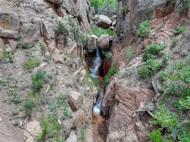 6085 Wellington Road