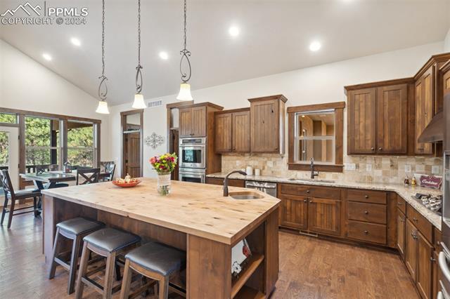 15664 Pole Pine Point