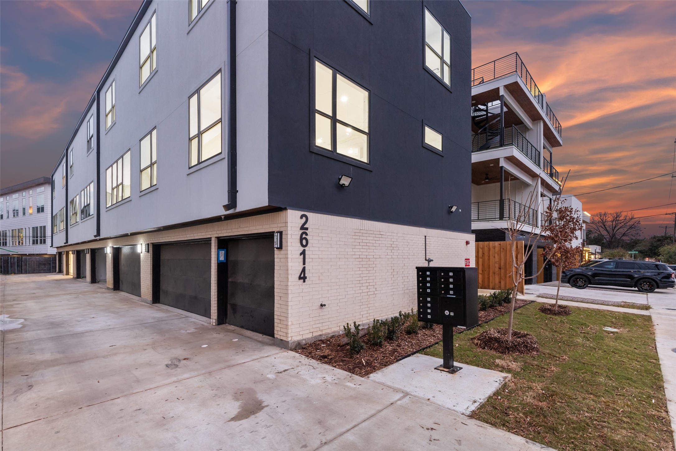 2618 N Carroll Avenue 102