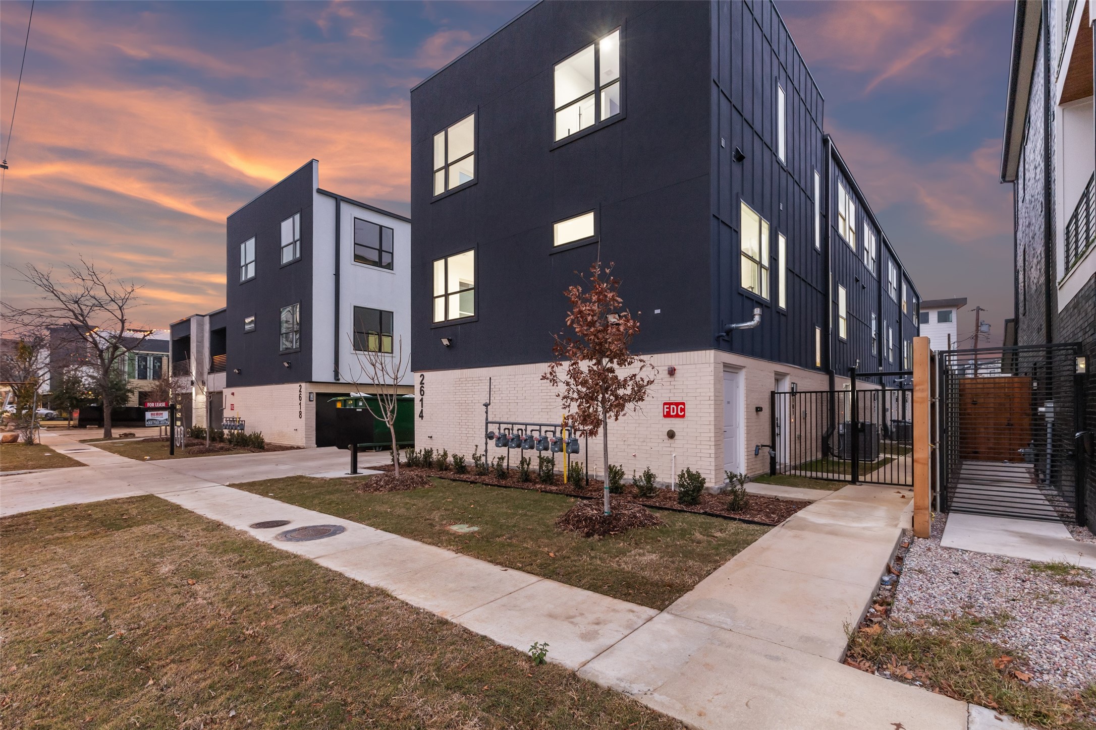 2618 N Carroll Avenue 104