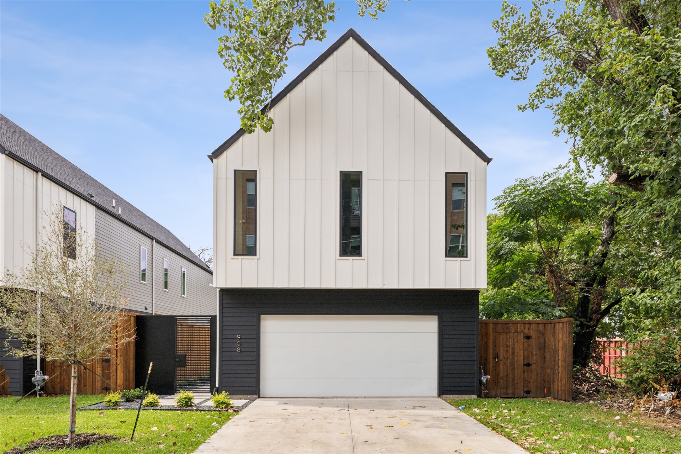 908 Duluth Street