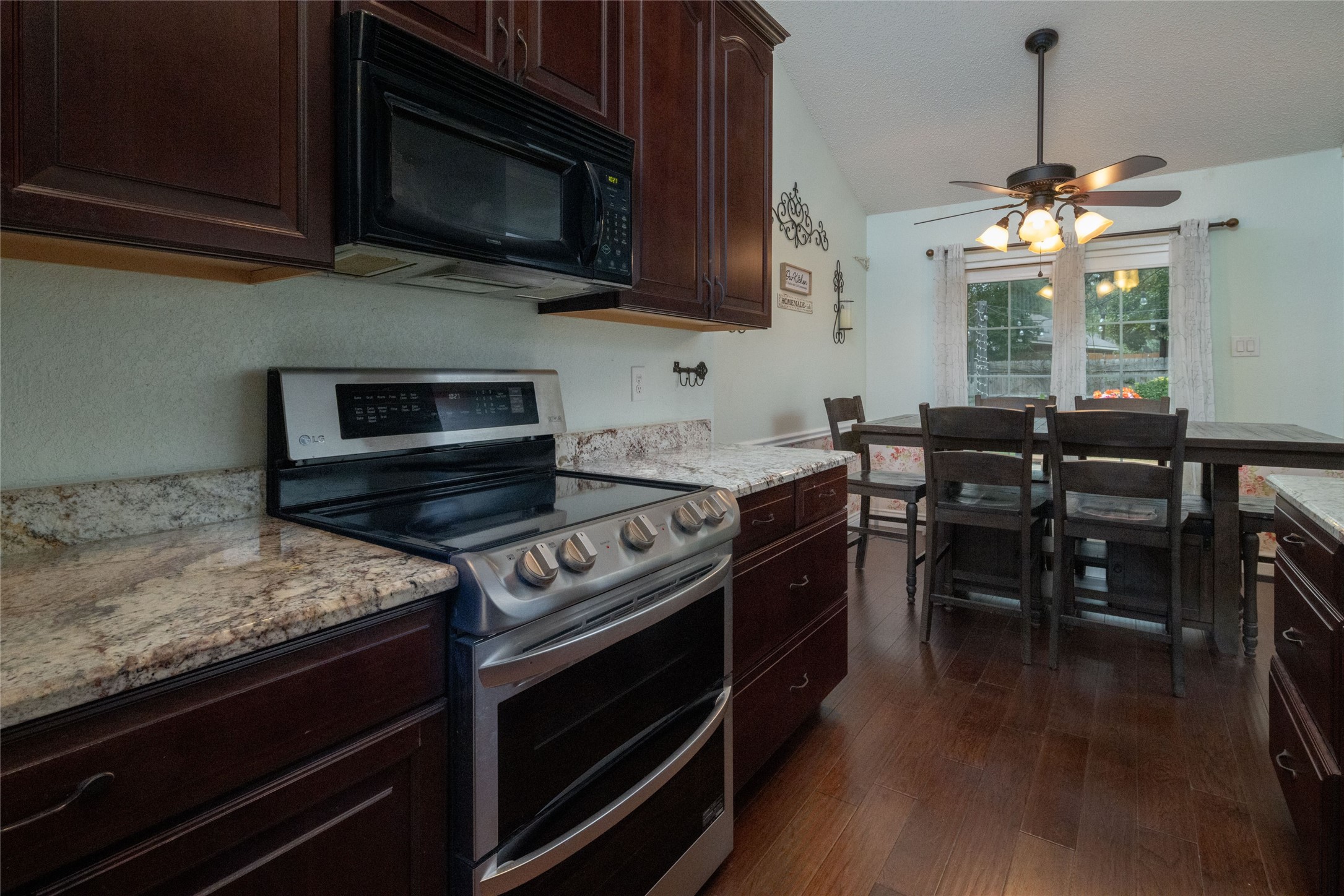 2707 Knoll Trail