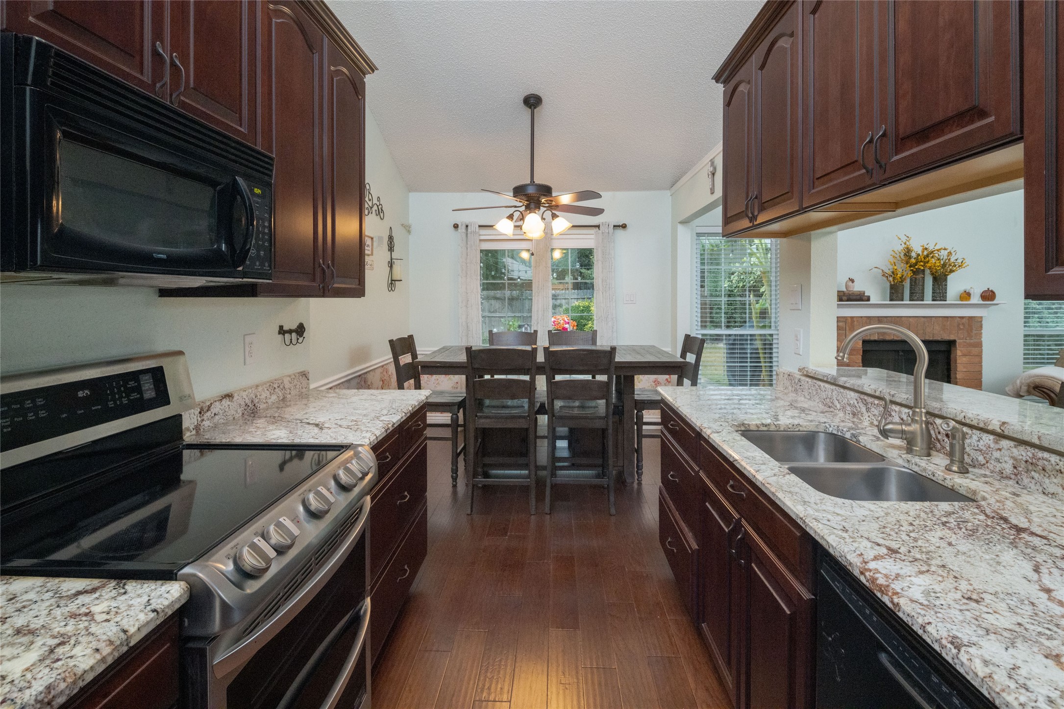 2707 Knoll Trail