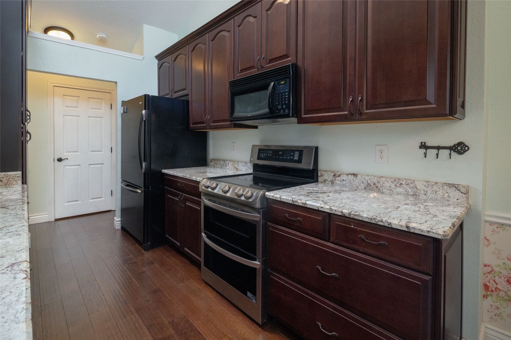 2707 Knoll Trail