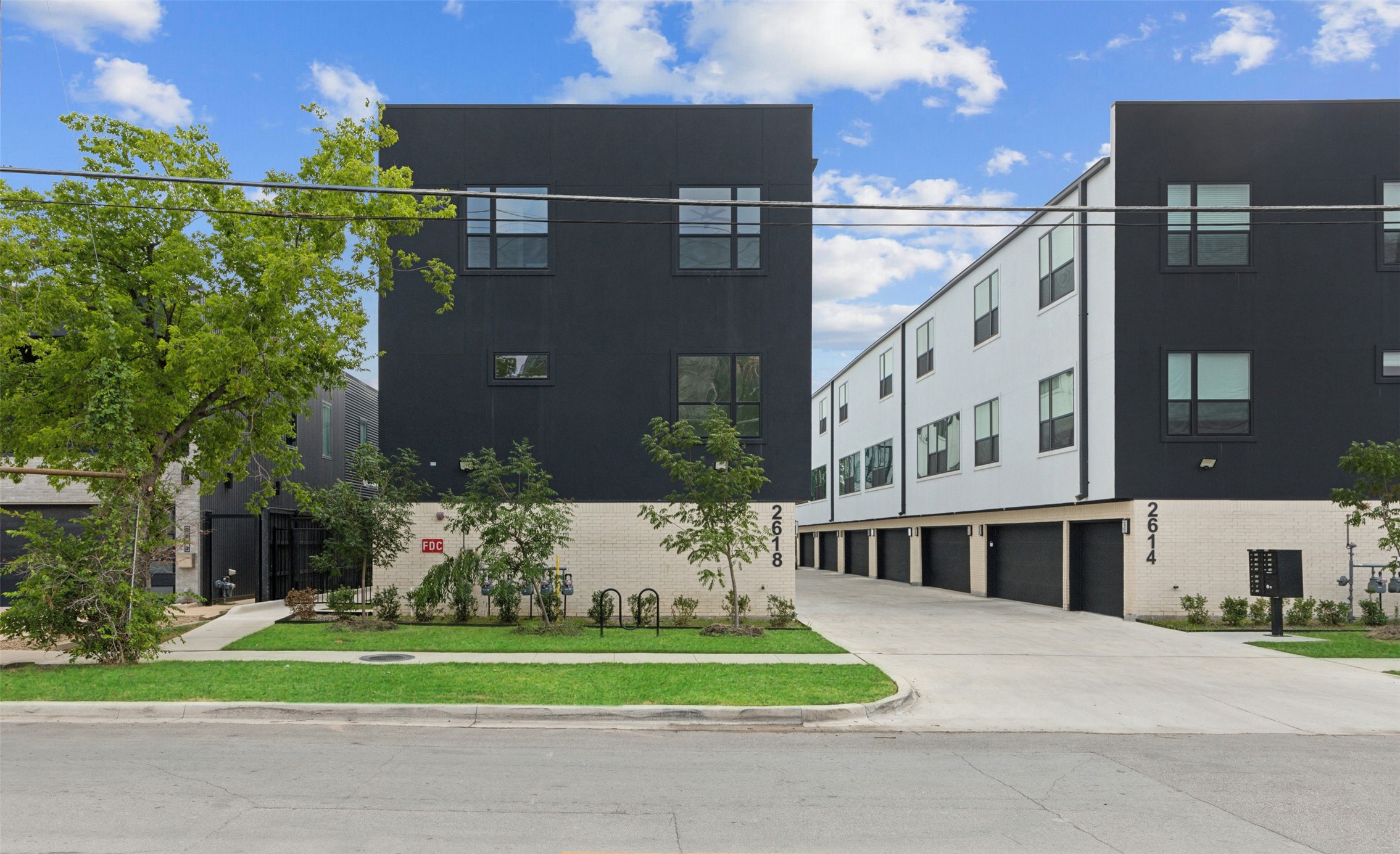 2614 N Carroll Avenue 102