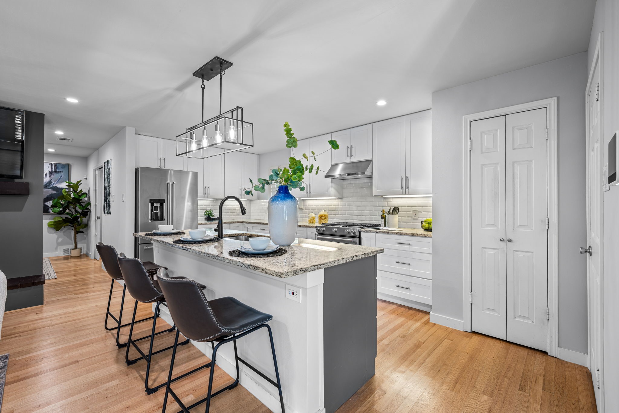 10219 Vinemont Street