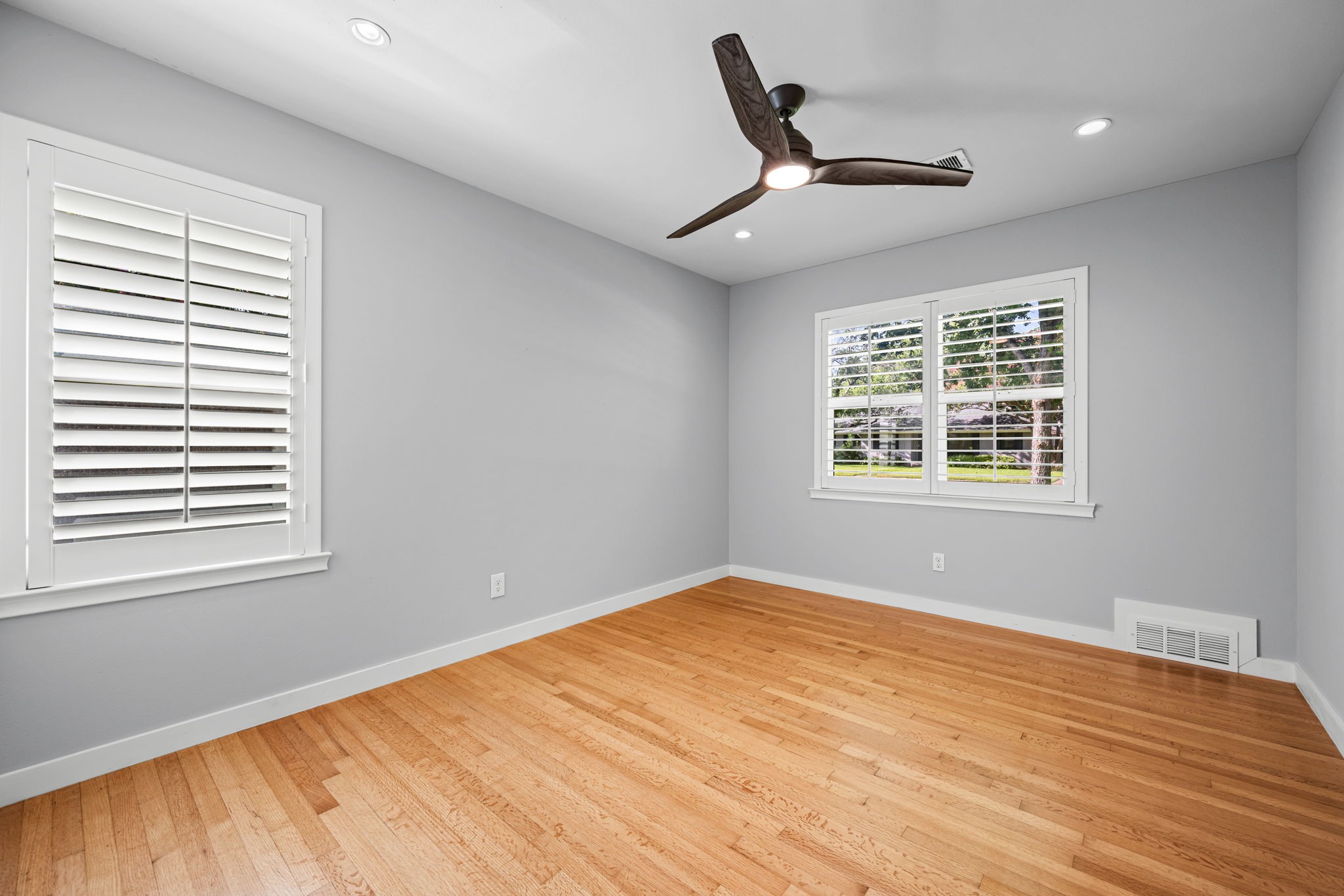 10219 Vinemont Street