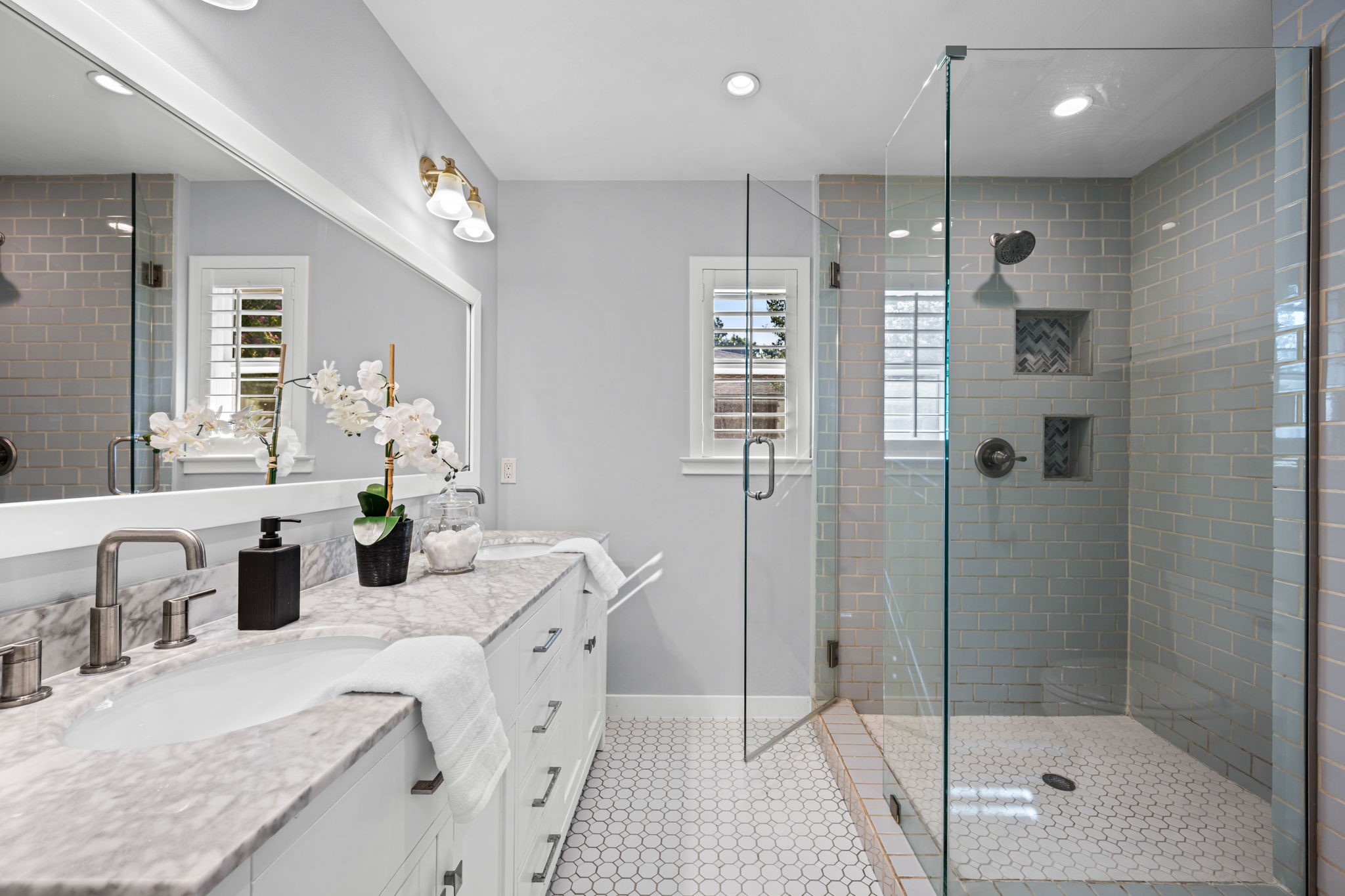 10219 Vinemont Street