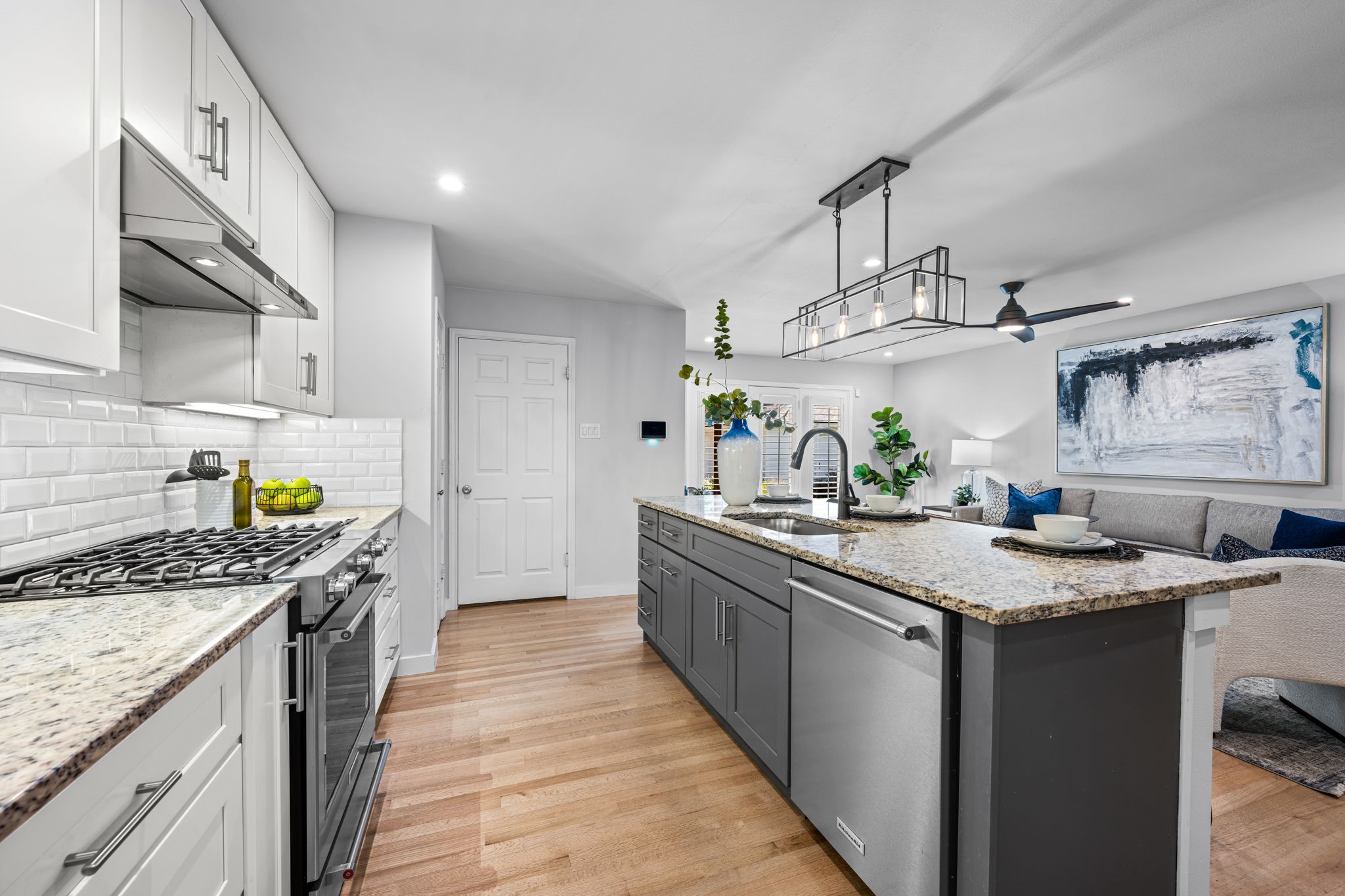 10219 Vinemont Street