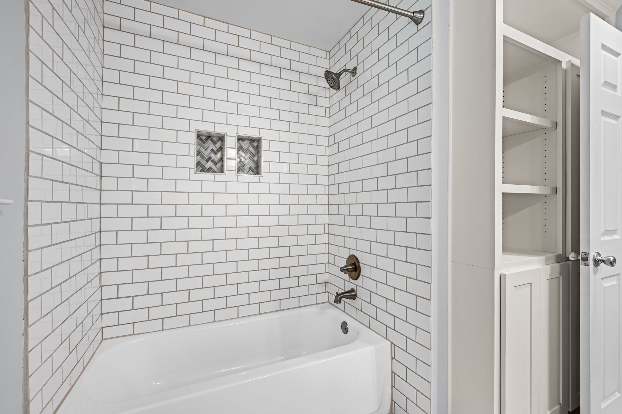 10219 Vinemont Street