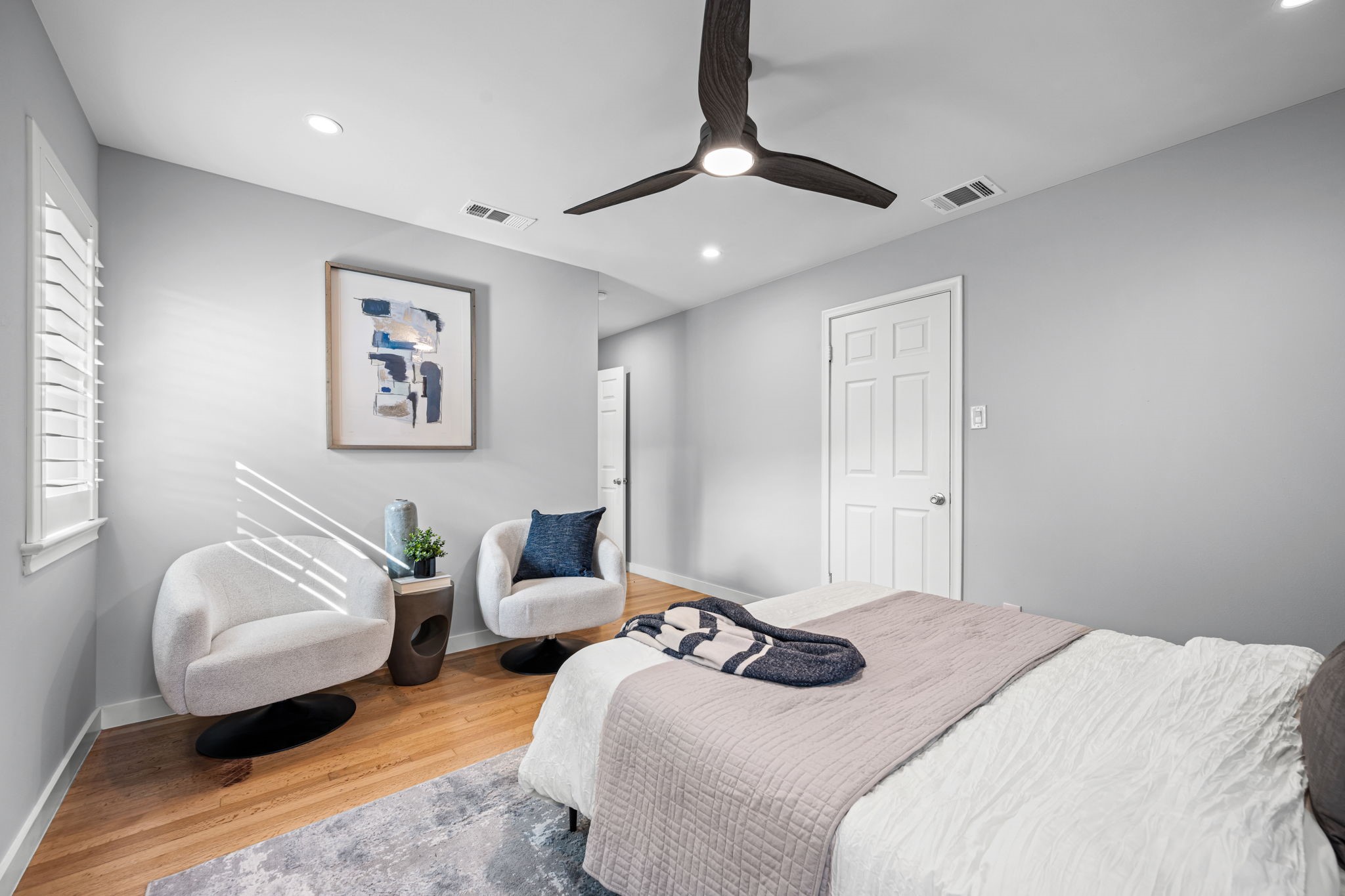 10219 Vinemont Street