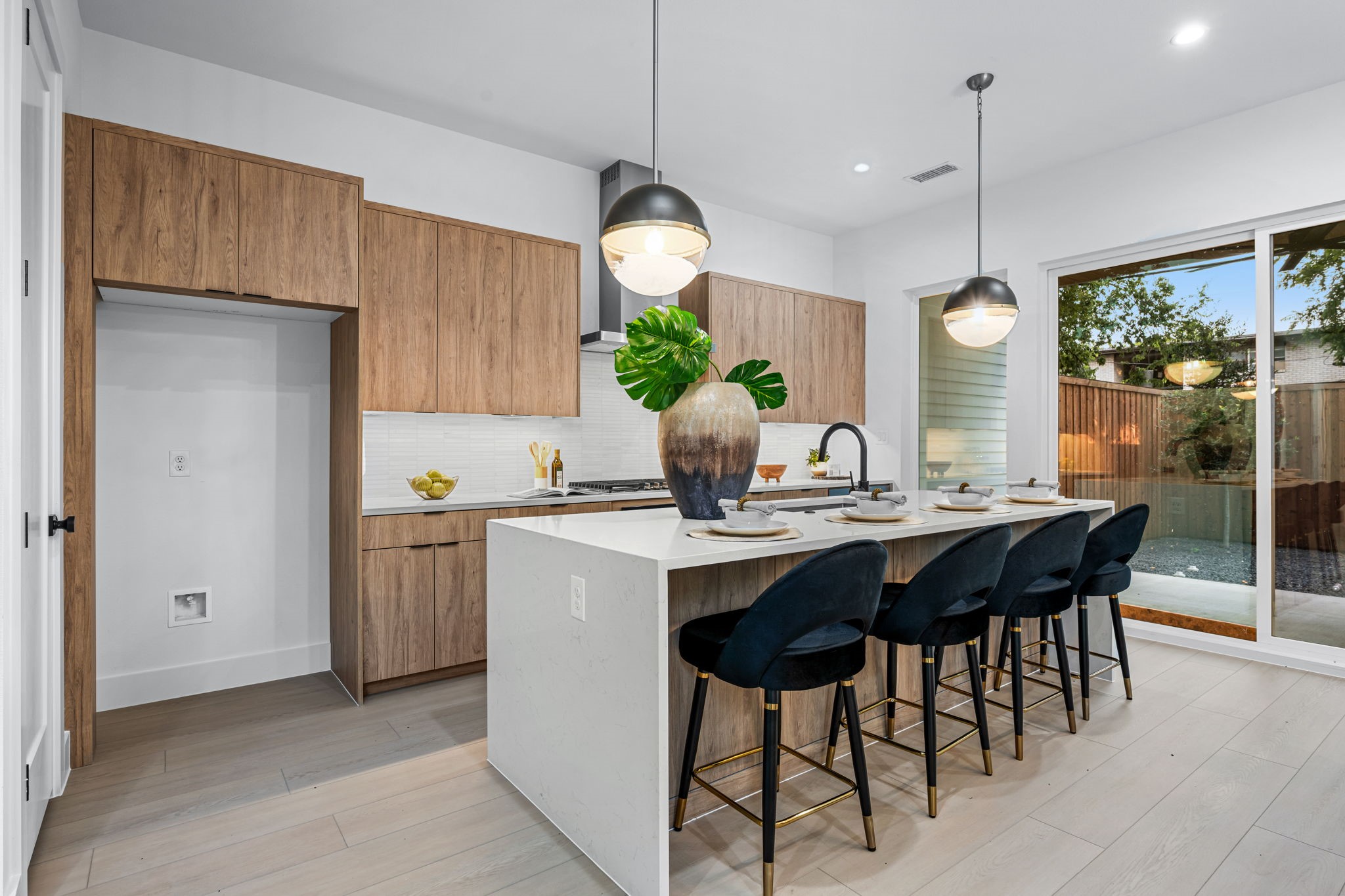 814 W 10th Street