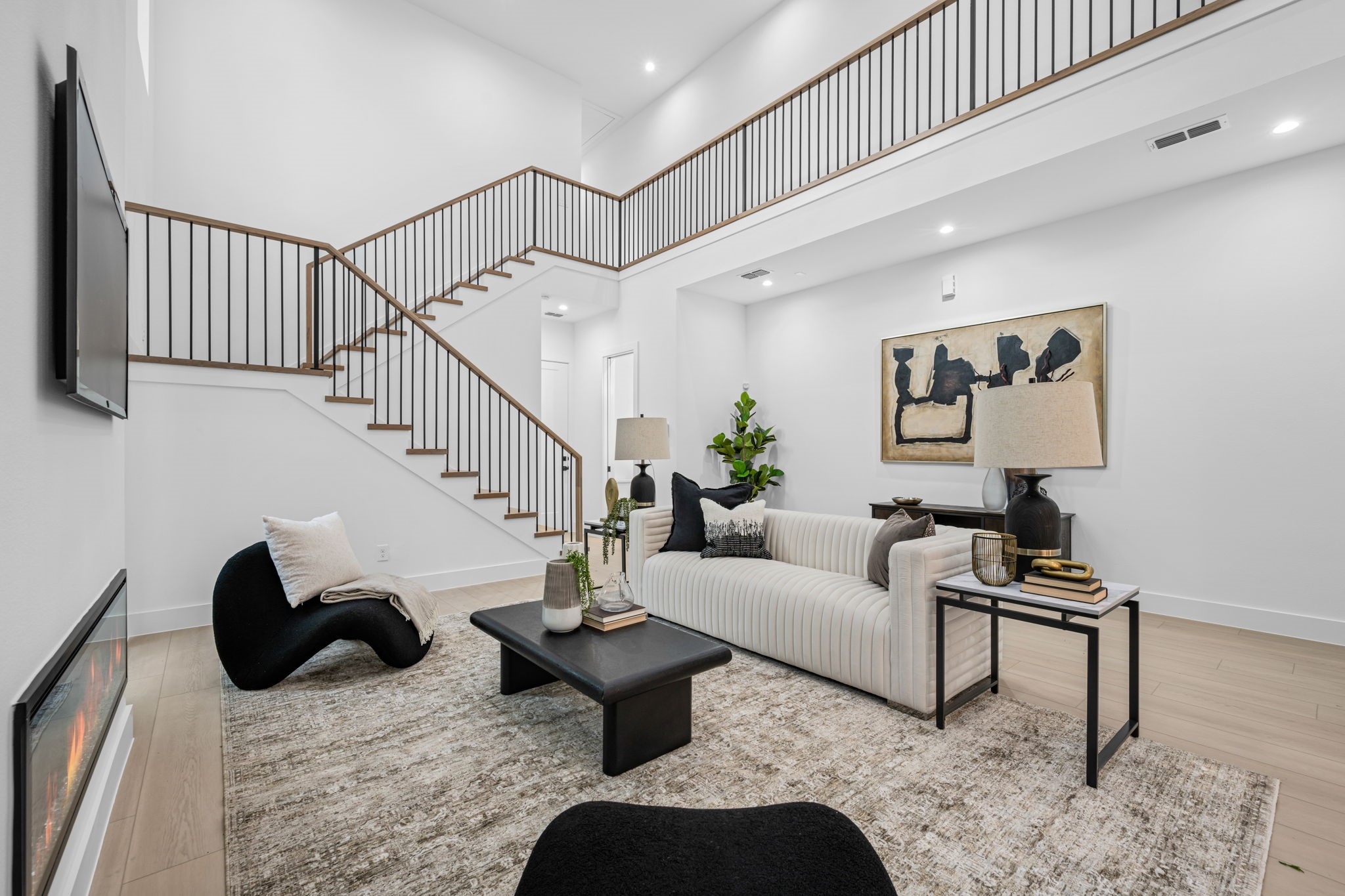 814 W 10th Street