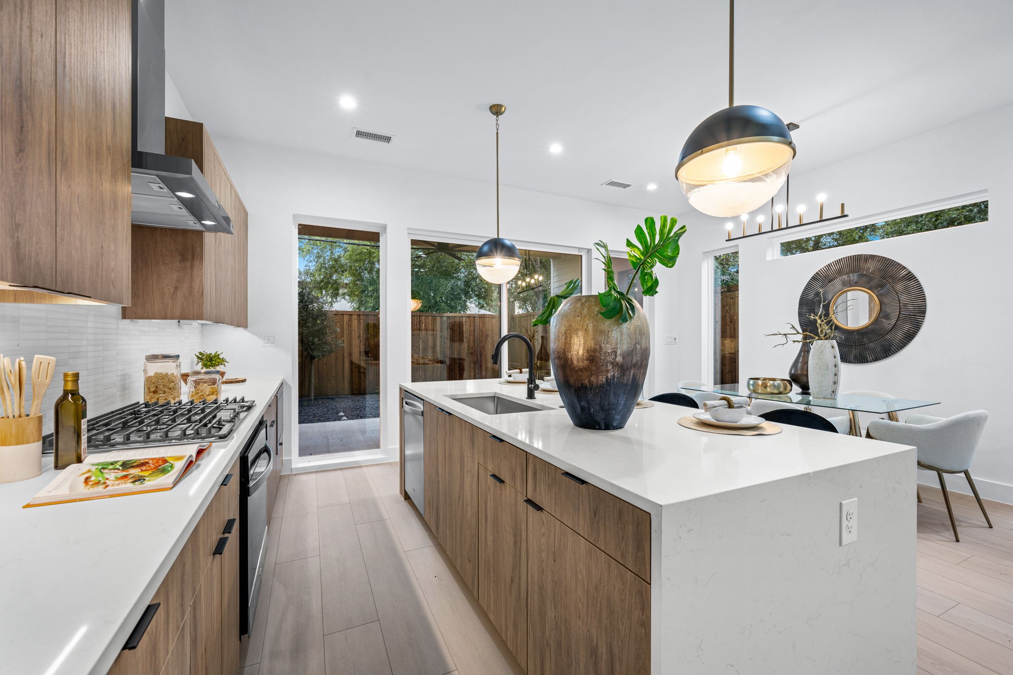 814 W 10th Street