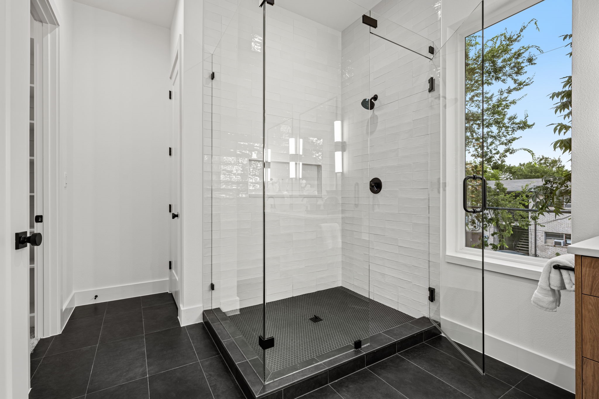 812 W 10th Street