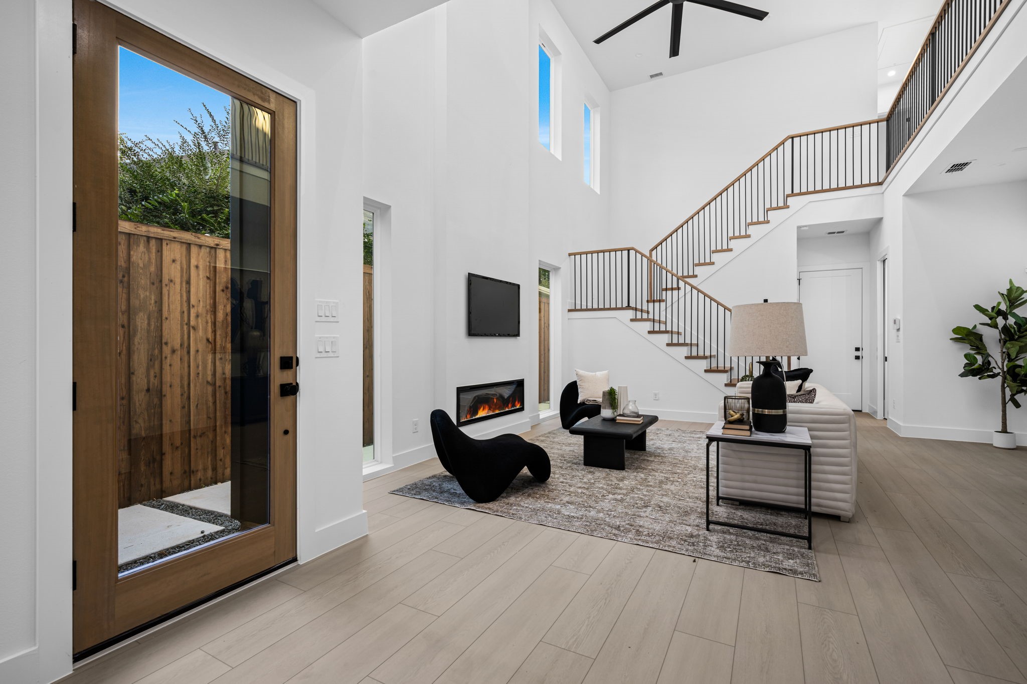 812 W 10th Street