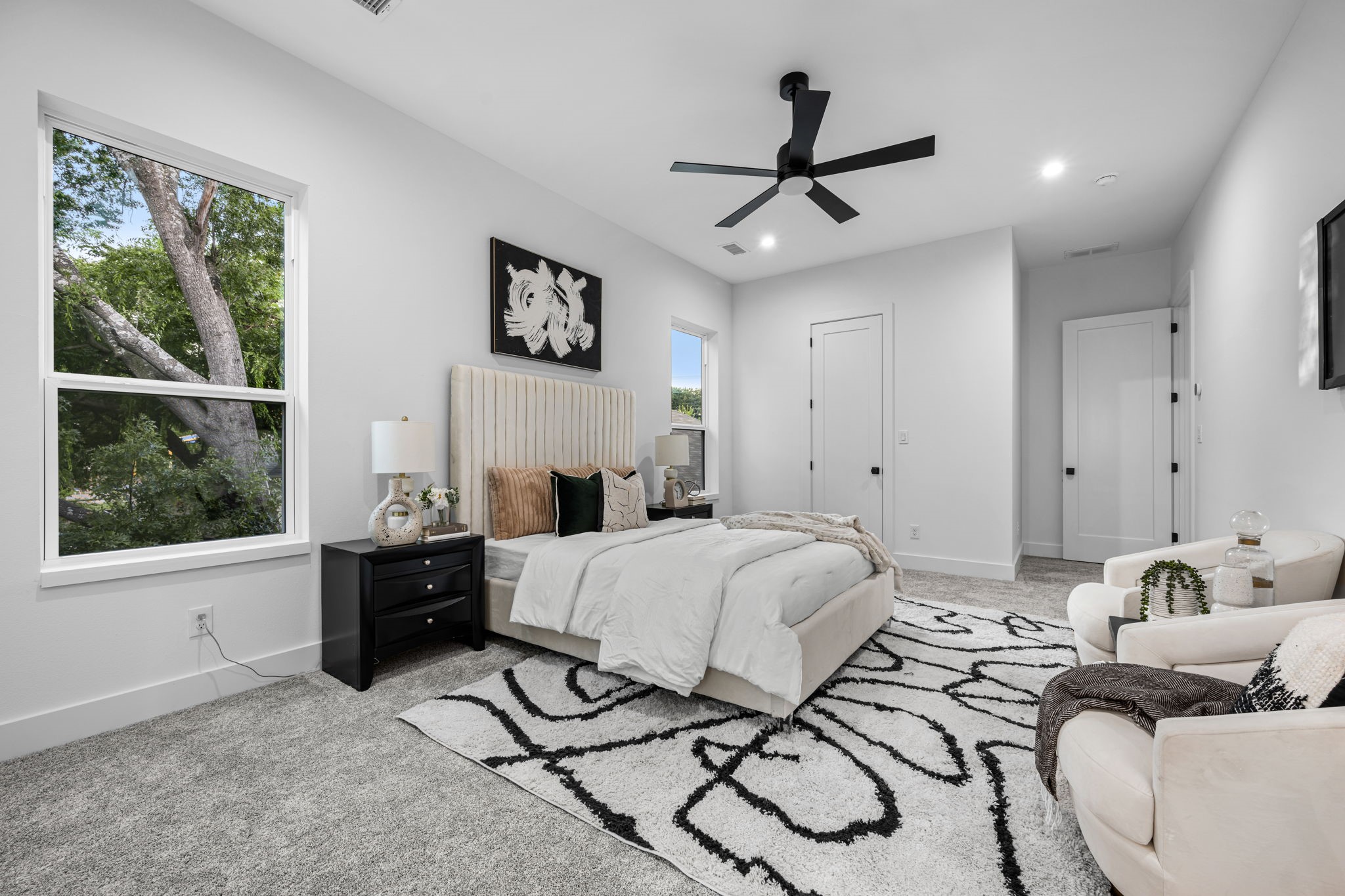 812 W 10th Street