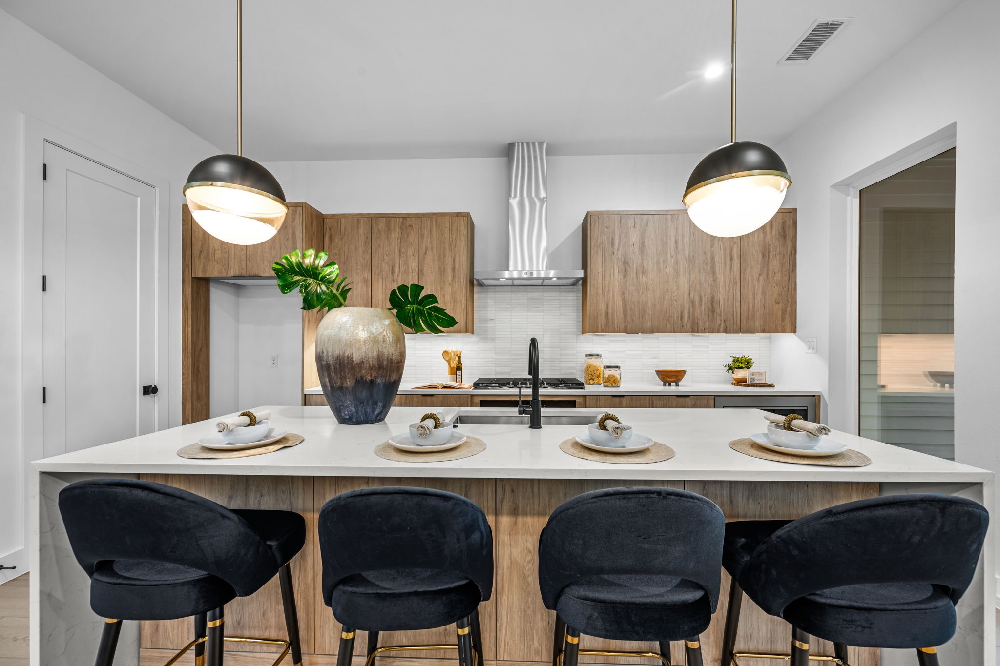 812 W 10th Street