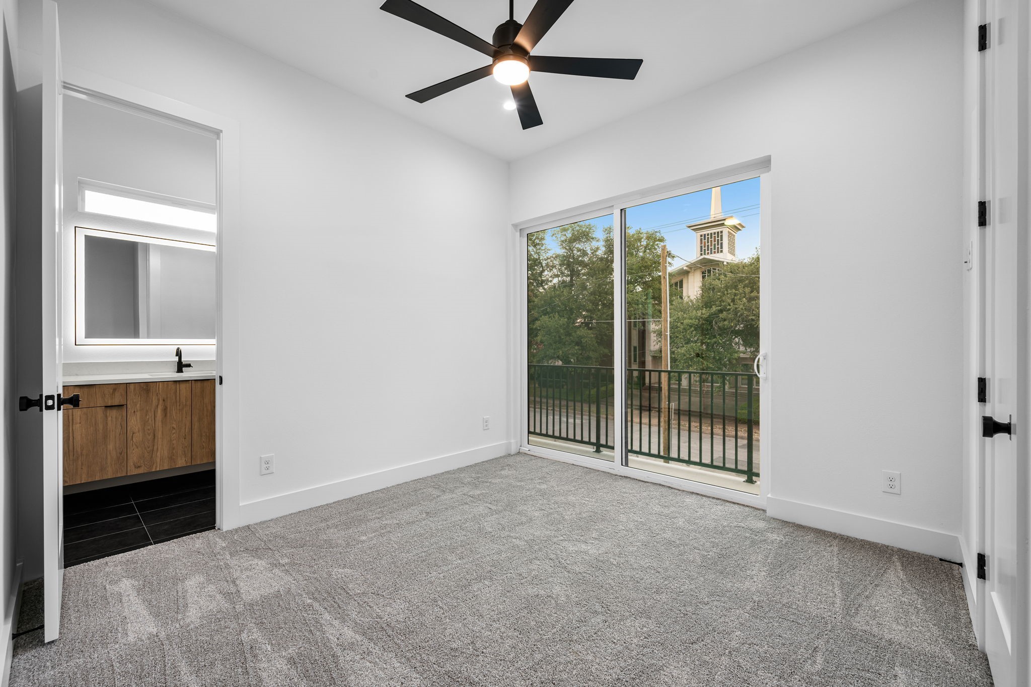 812 W 10th Street