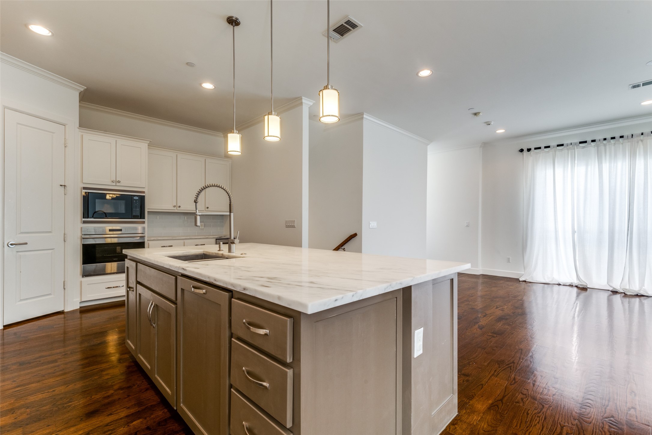 3515 Normandy Avenue 8