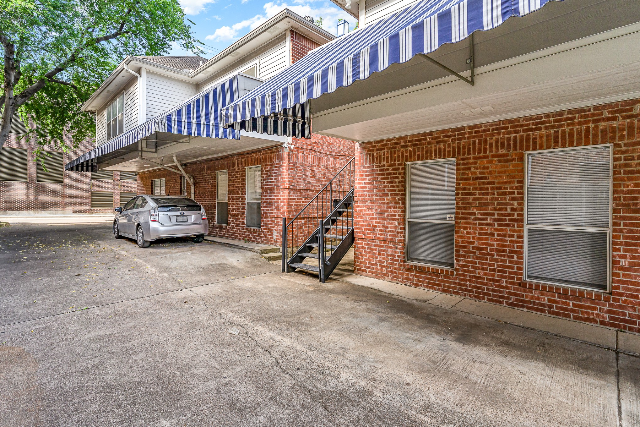 3329 Rosedale Avenue 21