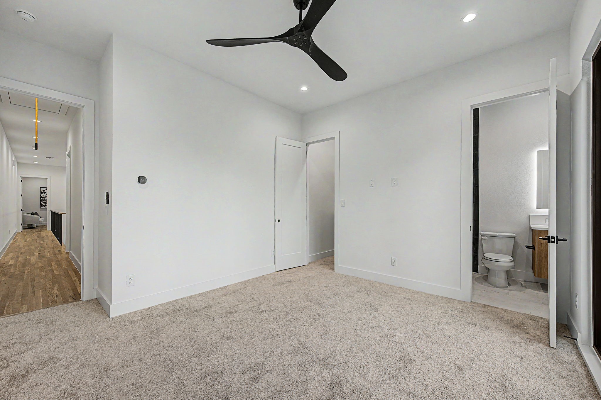 5811 Hudson Street