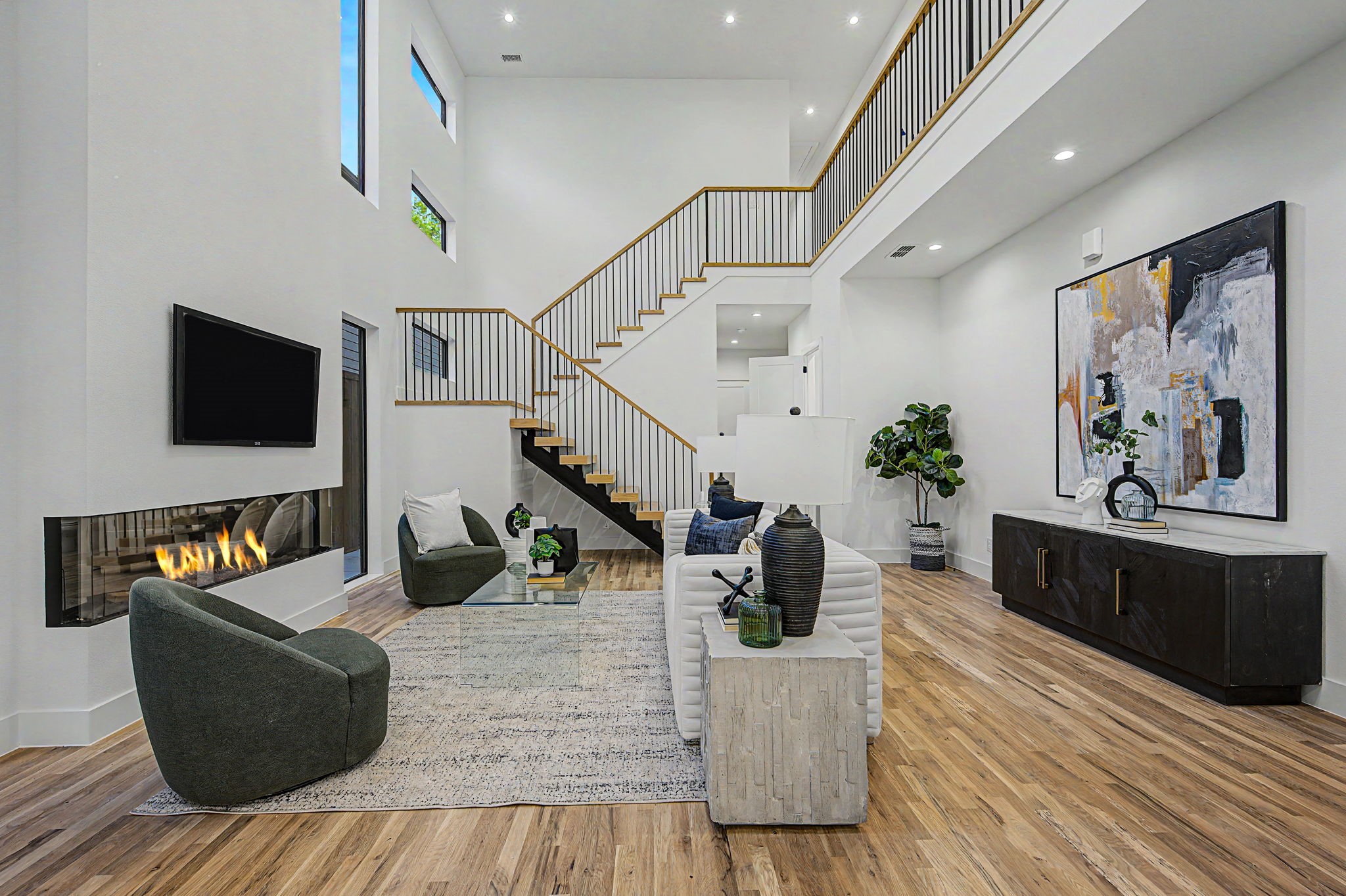 5811 Hudson Street