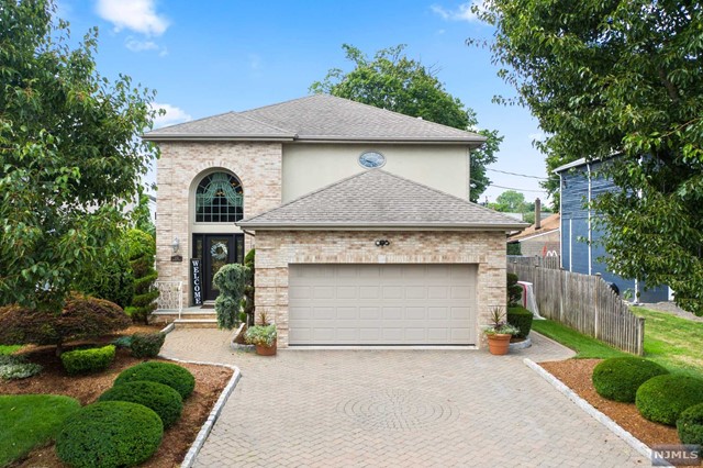 2-32 Grunauer Place