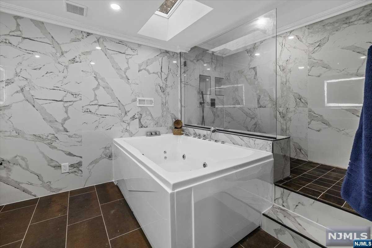 85 W Crescent Avenue