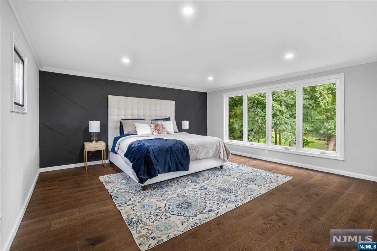 85 W Crescent Avenue