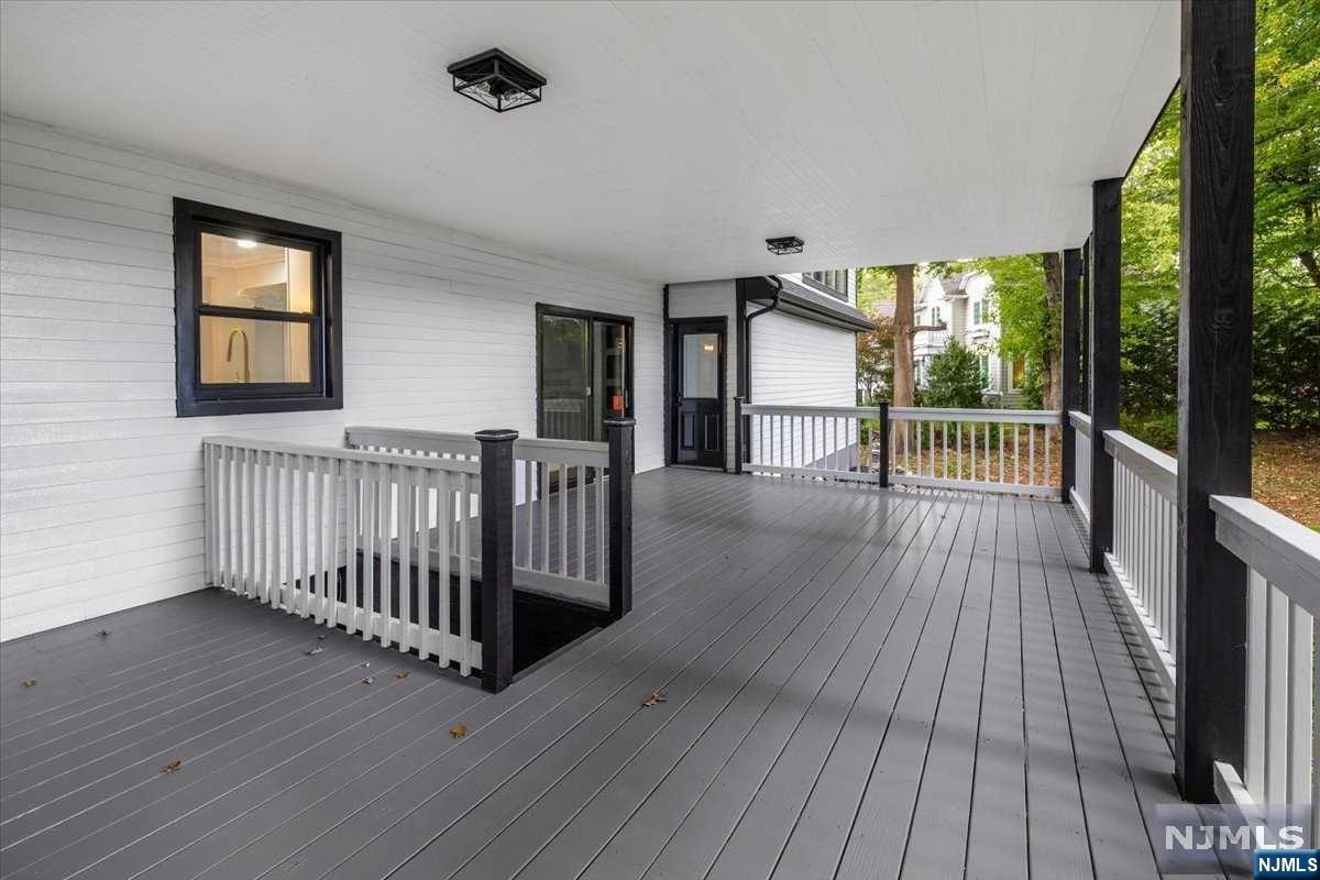 85 W Crescent Avenue