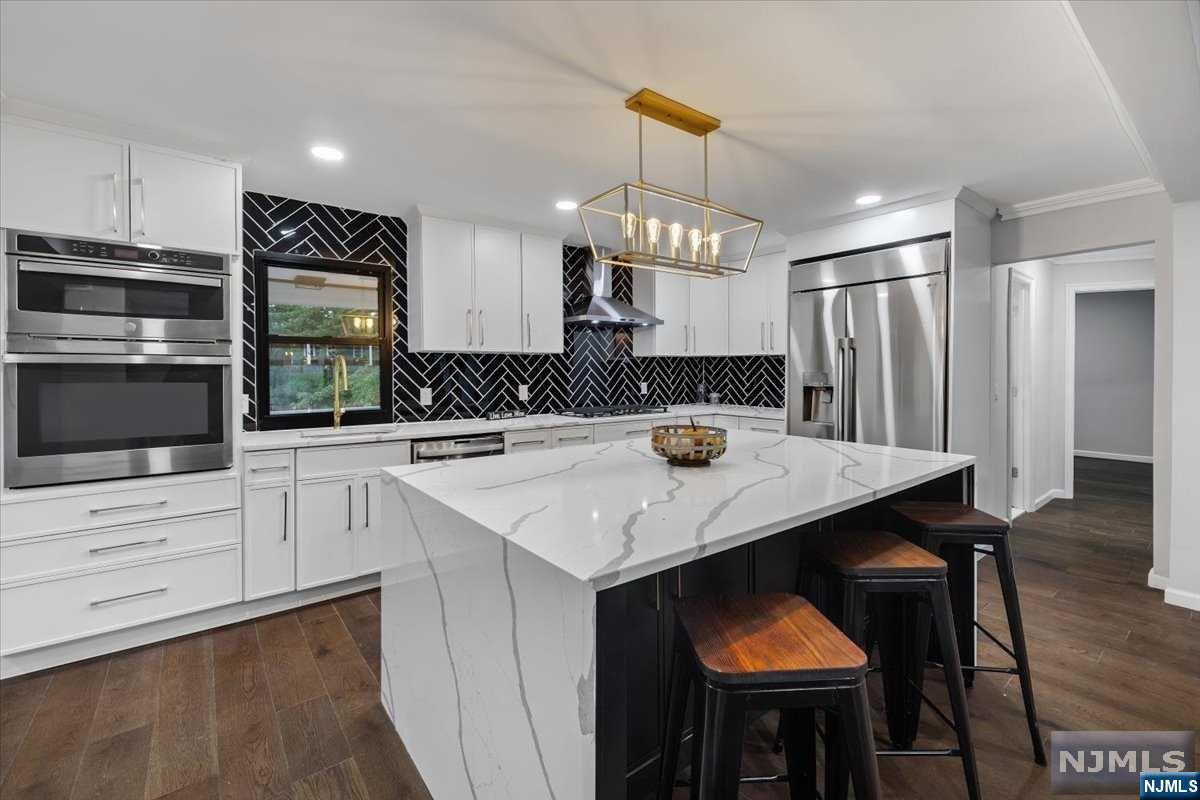 85 W Crescent Avenue