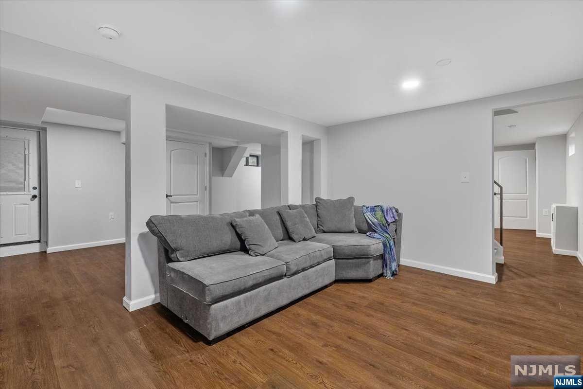 85 W Crescent Avenue