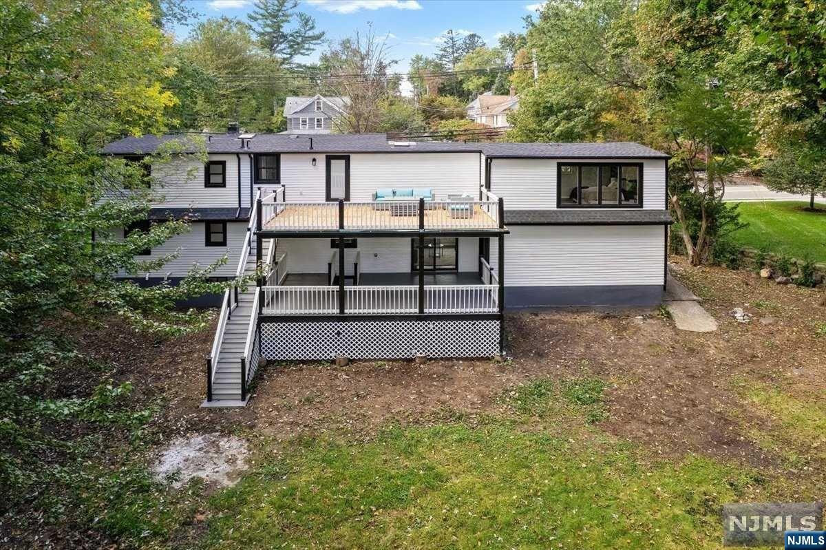 85 W Crescent Avenue