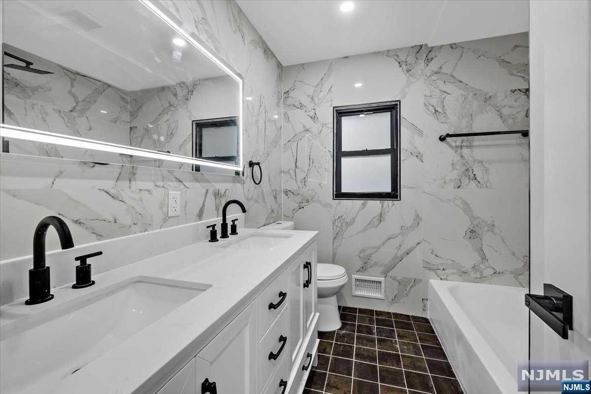 85 W Crescent Avenue