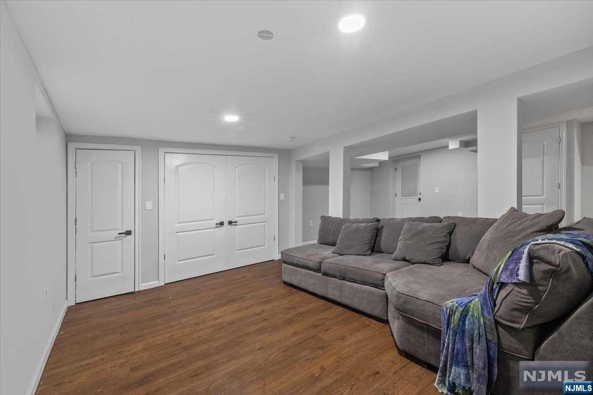 85 W Crescent Avenue